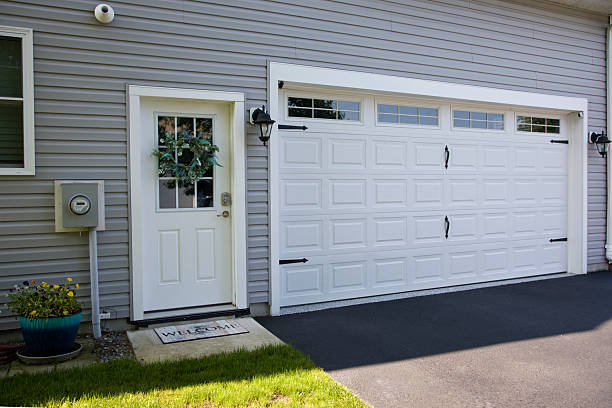 24/7 Emergency Garage Door Panel Replacement experts in Salem Lakes, WI
